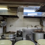 大宮大勝軒 - 厨房は片付いています。