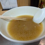 大宮大勝軒 - スープ結構飲んじゃいました。器が超でかいので。