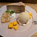 ベジバル チバットリア - お店のお姉さん手作りのデザート♪