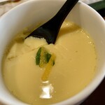 播磨水産 加古川平津店 - ゆずが乗って上品で滑らか！銀杏や蒲鉾など具材もちゃんと入っています。