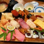 網元料理あさまる - あさまる特製寿司　11貫3,250円