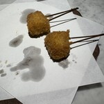 花林糖 - かぼちゃとカマンベールチーズの串揚げ