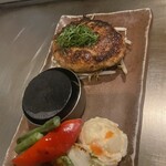 きゅうろく鉄板焼屋 - きゅうろく名物黒毛和牛ハンバーグ(ラージ225g)！　2000円。