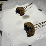 花林糖 - イカはサイコロ状にカットされ、イカ墨が入ったクリームに包まれてクリームコロッケ状です、斬新&超美味！