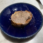 花林糖 - リエット、バゲットは程良い硬さ、鹿肉は臭みが無く味付けはクリーミー、白ワインやシャンパンにも良く合いそう