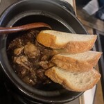 きゅうろく鉄板焼屋 - 牛すじの赤ワイン煮込み！　900円。