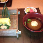 レストラン QUATRE CINQ (道後夢蔵) - 鶏筍餅キビ錦糸包みとしらす筍真丈 赤出汁