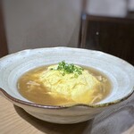中華 大しげ - 天津飯・・お写真は数名分。奥様が一人分よそってくださるのですが、残っていればお代わり可能。