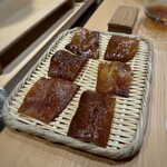 中華 大しげ - ＊薄く皮だけ削いで出されます。