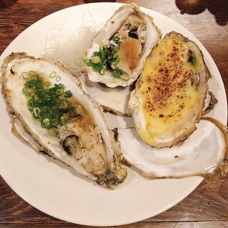 広島県産をはじめ旬の美味しい新鮮な生牡蠣を1年中ご提供！