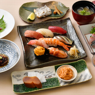鮨や焼物、お刺身などが味わえる【店主おまかせコース・握り】