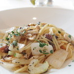 モード ディ ポンテベッキオ - スパゲッティ 三重県産サワラと新タマネギのブッタネスカ風