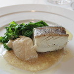 モード ディ ポンテベッキオ - 兵庫県産スズキの紙巻き焼き 菜の花のエチュベとアンチョビバターソースを添えて