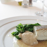 モード ディ ポンテベッキオ - 兵庫県産スズキの紙巻き焼き 菜の花のエチュベとアンチョビバターソースを添えて