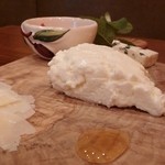 シェナ一丁目 - チーズ盛り合わせ3種¥1000