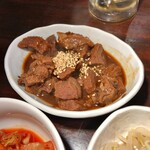 炭火焼肉 ホルモン にく式 - 牛の煮込み、美味いぞ