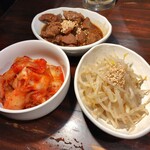 炭火焼肉 ホルモン にく式 - 先付けセット
