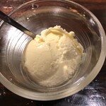 炭火焼肉 ホルモン にく式 - バニラアイス