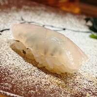 鮨 つきうだ - ほうぼうとは珍しい。中には塩昆布を挟みました