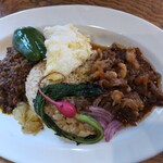 タイヒバン - キーマカレー&牛丼、オムレツ