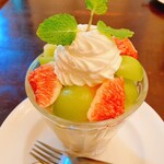 パルファン - フルーツたっぷりバニラババロア　いちじく、マスカット、バナナなどたっぷり入ってます。