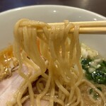 開運橋通 ふじ原 - 全粒粉を配合した中太ストレート麺