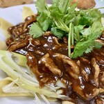 中国料理 栄発 - 甘味噌炒め湯葉巻き。絶対一人分の量じゃない