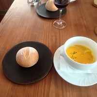 cafe_bistro365 - 自家製パンとカボチャのポタージュ