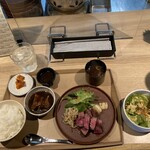 炭火焼肉 肉の匠 ひうち - 和牛赤身ステーキ100gタンシチュー付き　1500円