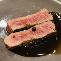 肉割烹 五平 - リブロースの黒ニンニクソース
