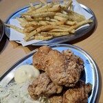 大衆酒場魚八 - 鶏の唐揚げ・ポテトフライ