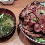 炭焼き豚丼 和とん - 豚丼（肉７枚）