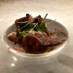 代官山鉄板ゆうり - 鹿児島黒牛の自家製生ハム、柿とブーラッタチーズ添え