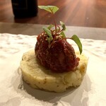 代官山鉄板ゆうり - 和牛ユッケ、ポテトサラダ