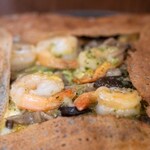 ルコックロティ - 2024.10 海老と3種キノコのブルギニョン風ガレット（1,980円）