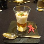 ガストロノミー ジョエル・ロブション - サツマイモのムース　スパイス風味のリンゴゼリー(正式名称は不明)。