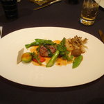 ガストロノミー ジョエル・ロブション - 特選和牛ロース肉　グリエにし、旬野菜のエテュベと共に。