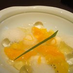 ガストロノミー ジョエル・ロブション - エキゾチック　フルーツ　スープ仕立てのレモングラスゼリーとバニラクリーム。