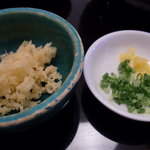 海鮮茶屋 うを佐 宮崎木花店 - 薬味と揚げ玉