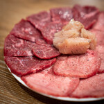 東陽町 大衆焼肉 暴飲暴食 - タン・サガリ・ミノ3種類