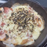 長町酒場 はなみち - 餅チーズベーコンの鉄板焼き