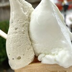 安富牧場 ファミーユ - ジェラートW¥600(ほうじ茶、ミルク)　あっさりしている。この日は牧場の匂いがかなり強かった。