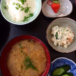 Yotteminsai - 定食のサイド。
