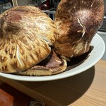 饗 くろ喜 - 松茸。オーダーの度にカットして提供。限定品。