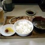らーめん 佐々舟 - 生ビール450円と餃子焼売セット700円