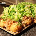 Takoyaki Koinobori - ねぎソースたこ焼き　550円　＋　チーズ（ねぎの下）100円
