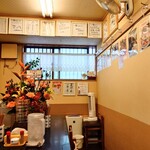 らぁめん 一福 - 店内入って左の大テーブル。