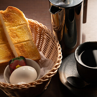 モーニングは、全ての飲み物に選べるトースト付き