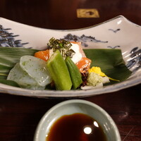 黒茶屋 - 向付：紅鱒、さしみ蒟蒻