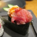 やきとり 正や - 鶏モモ軍艦（とり寿司）